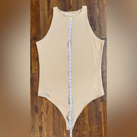 ABERCROMBIE AND FITCH Sleeveless High Neck Bodysuit in Tan/Nude Size Large - Picture 4 of 6